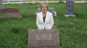 Lane at Hattie's grave 2014